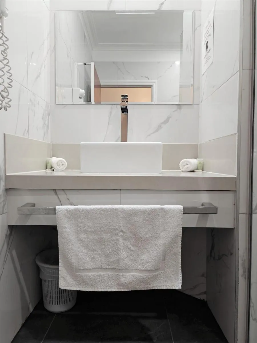 St Georges Motor Inn — 4