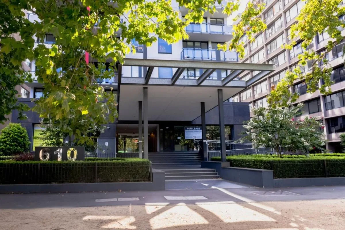 St Kilda Rd Gem, Prime Spot — 2