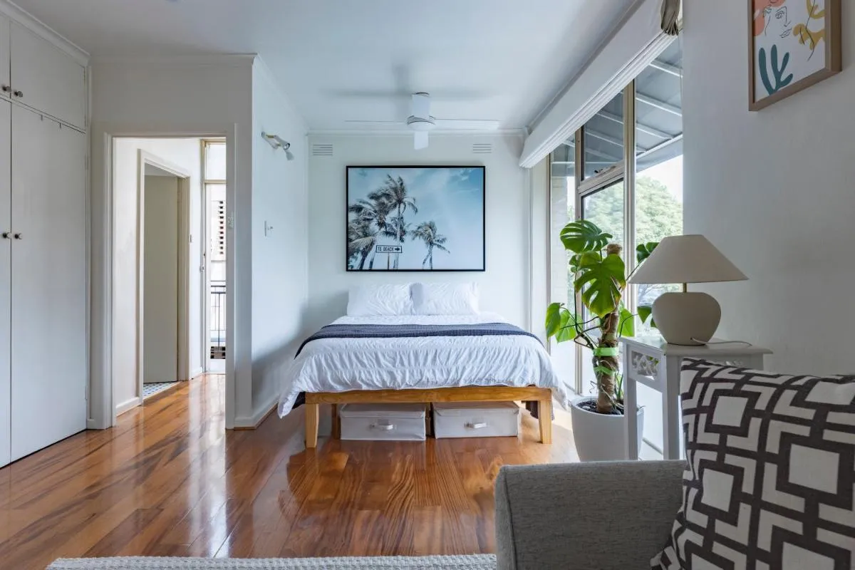 St Kilda Studio with Free Parking — 2