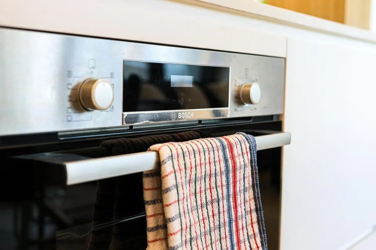 StayAU Convenient Apartment with Patio in Box Hill — 5