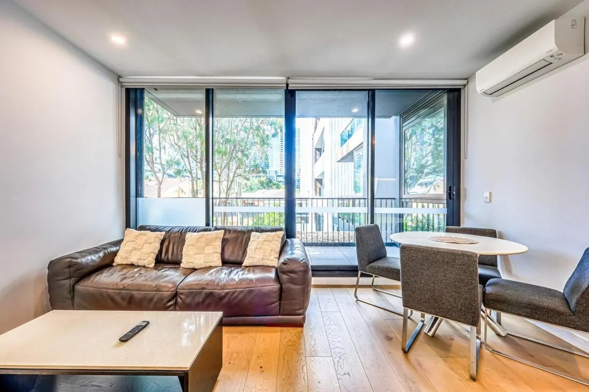 StayAU Convenient Apartment with Patio in Box Hill — 4