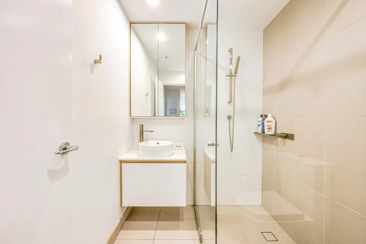 StayAU Convenient Apartment with Patio in Box Hill — 3