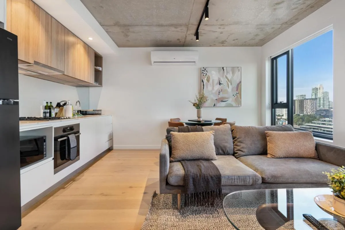 Stay in Luxury at Stature – Sleeps 4 — 5