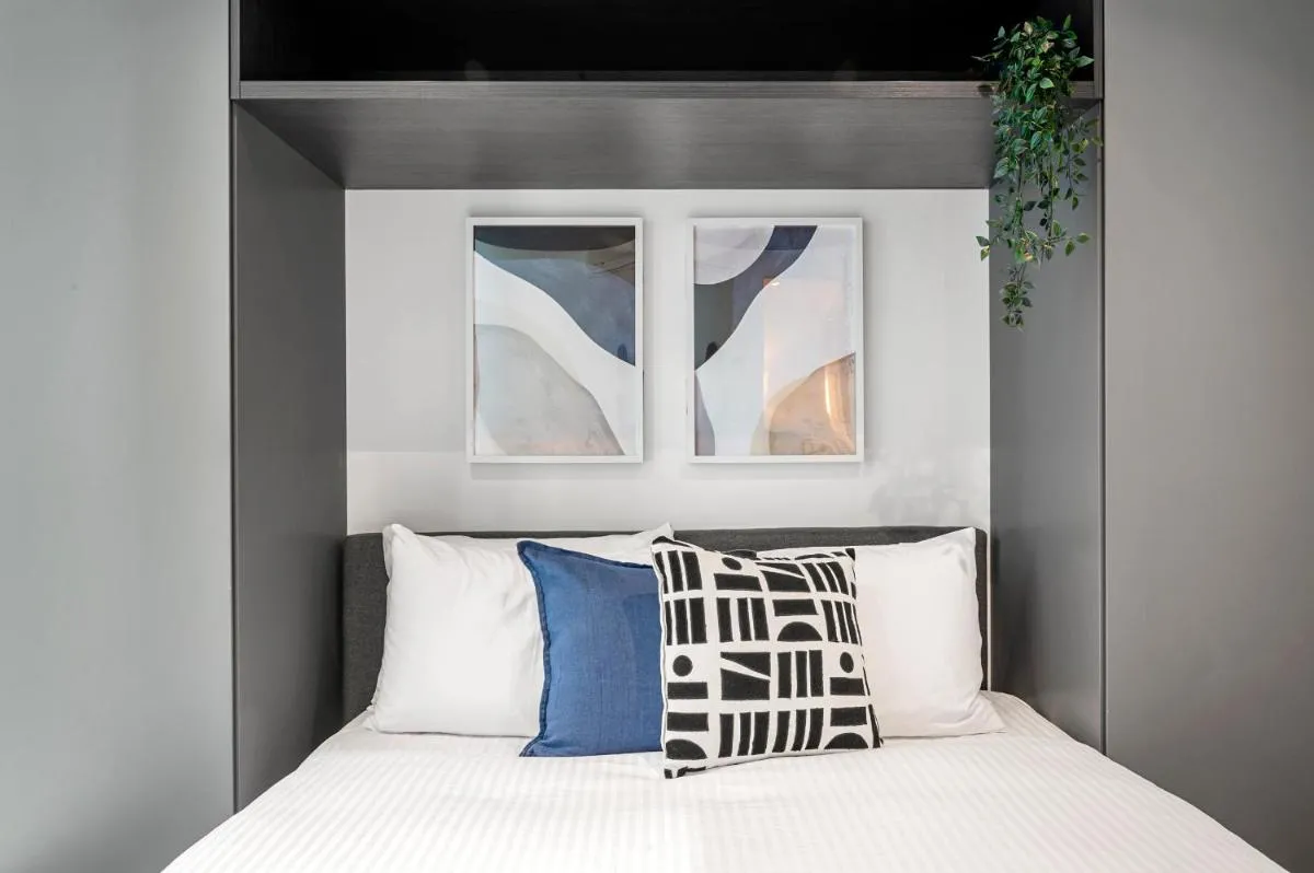 Stunning 2BR Apartment in Melb CBD with Pool and Gym — 5