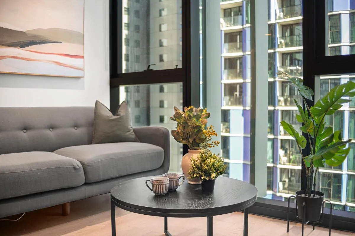 Stunning 2BR Apartment in Melb CBD with Pool and Gym — 3