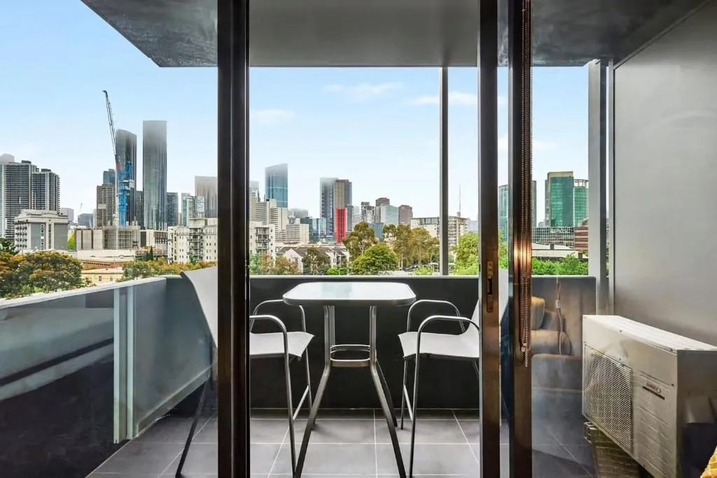 Stunning CBD Views Free Parking