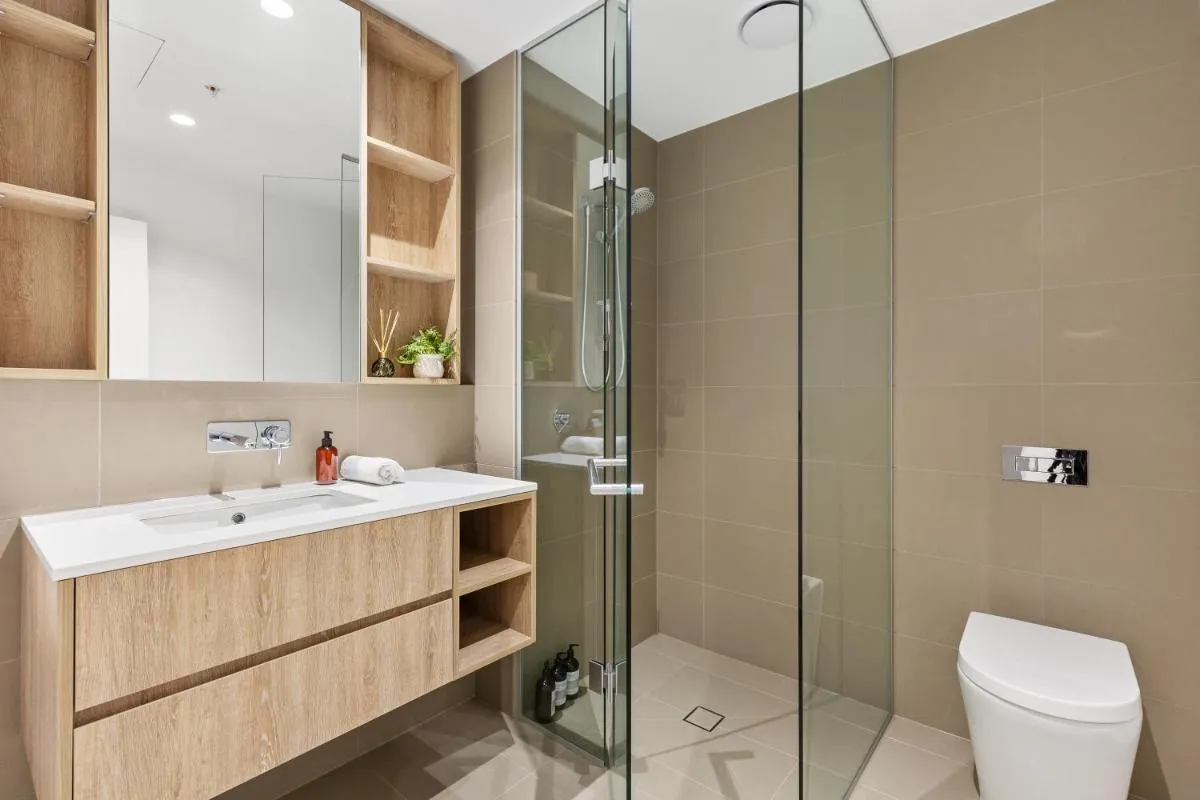 Stunning City Views and Best CBD Location w Pool — 3
