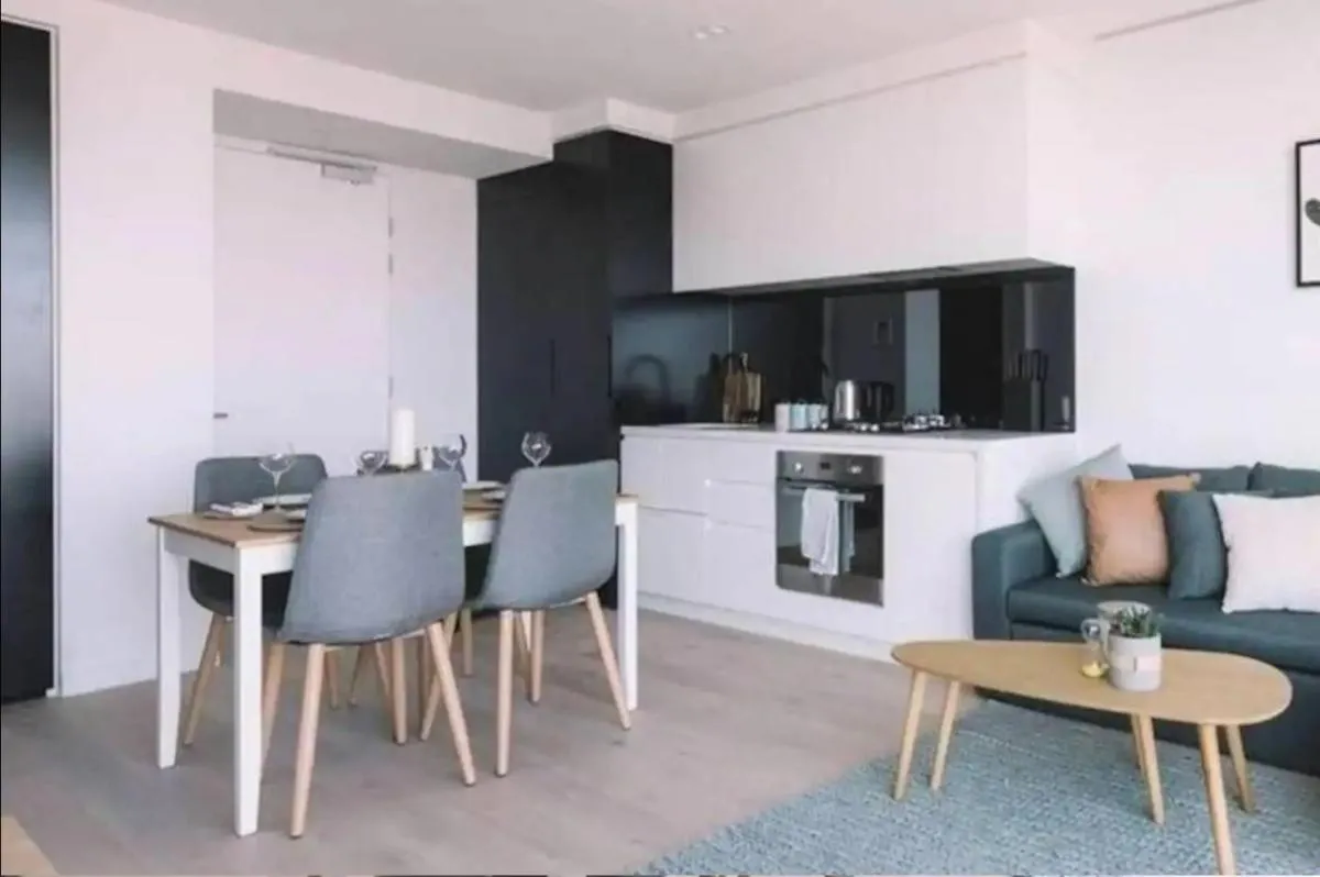 Stunning Melbourne CBD Apartment — 4