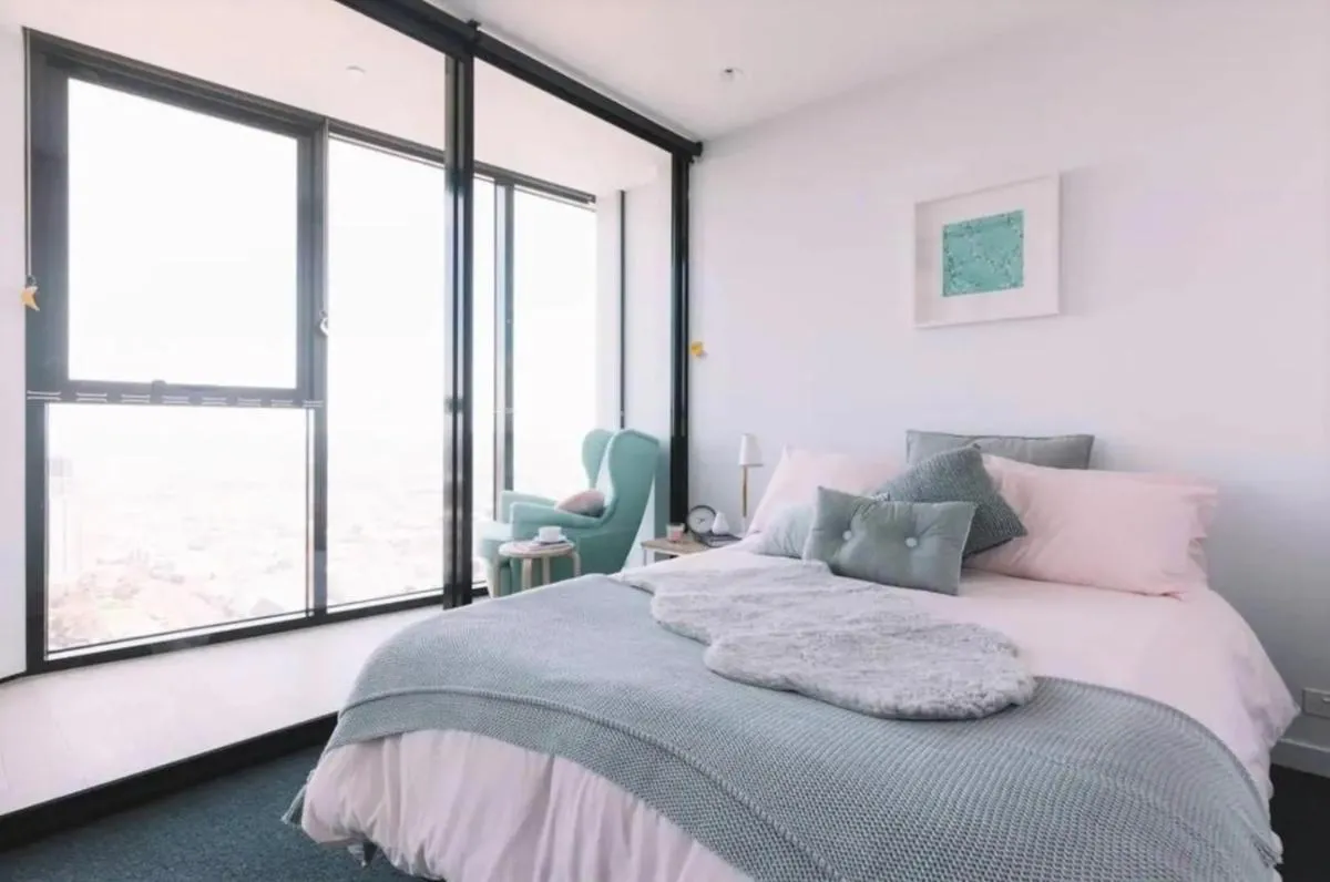 Stunning Melbourne CBD Apartment — 3