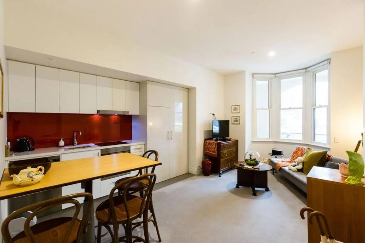 Stunning One Bedroom Apartment in Fitzroy — 4