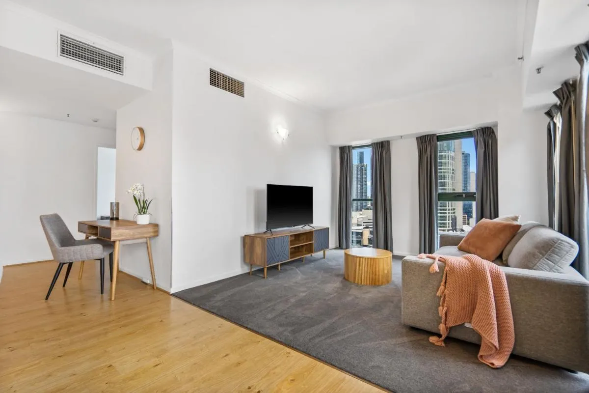 Stunning River View on Flinders Street — 5