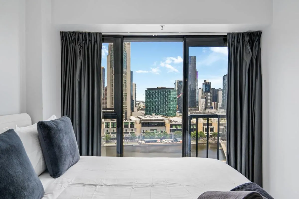 Stunning River View on Flinders Street — 2