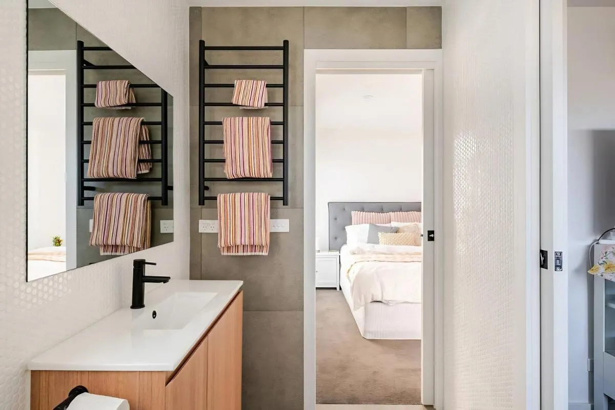Stunning, modern, two-story detached townhouse — 3