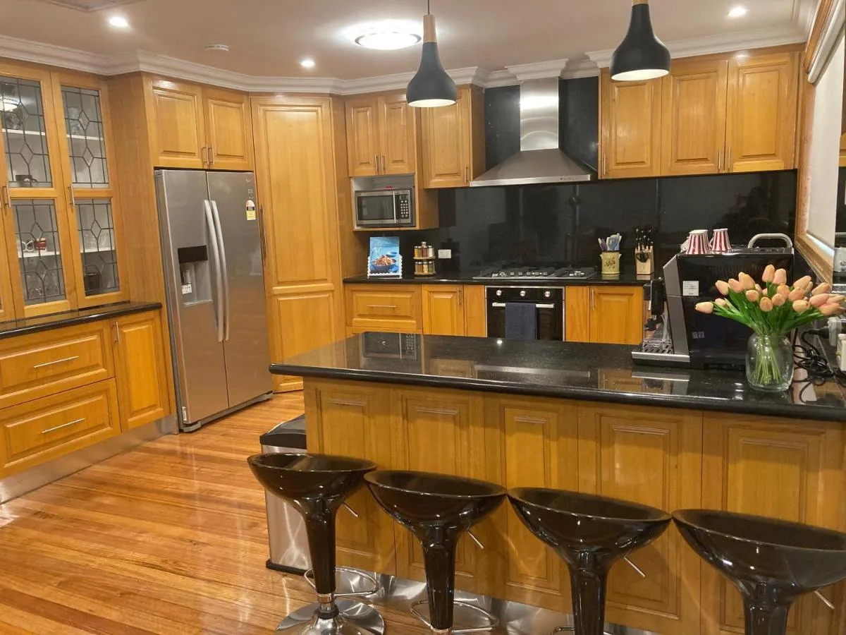 Style/Comfort/Spacious 4 bedroom house plus study — 5