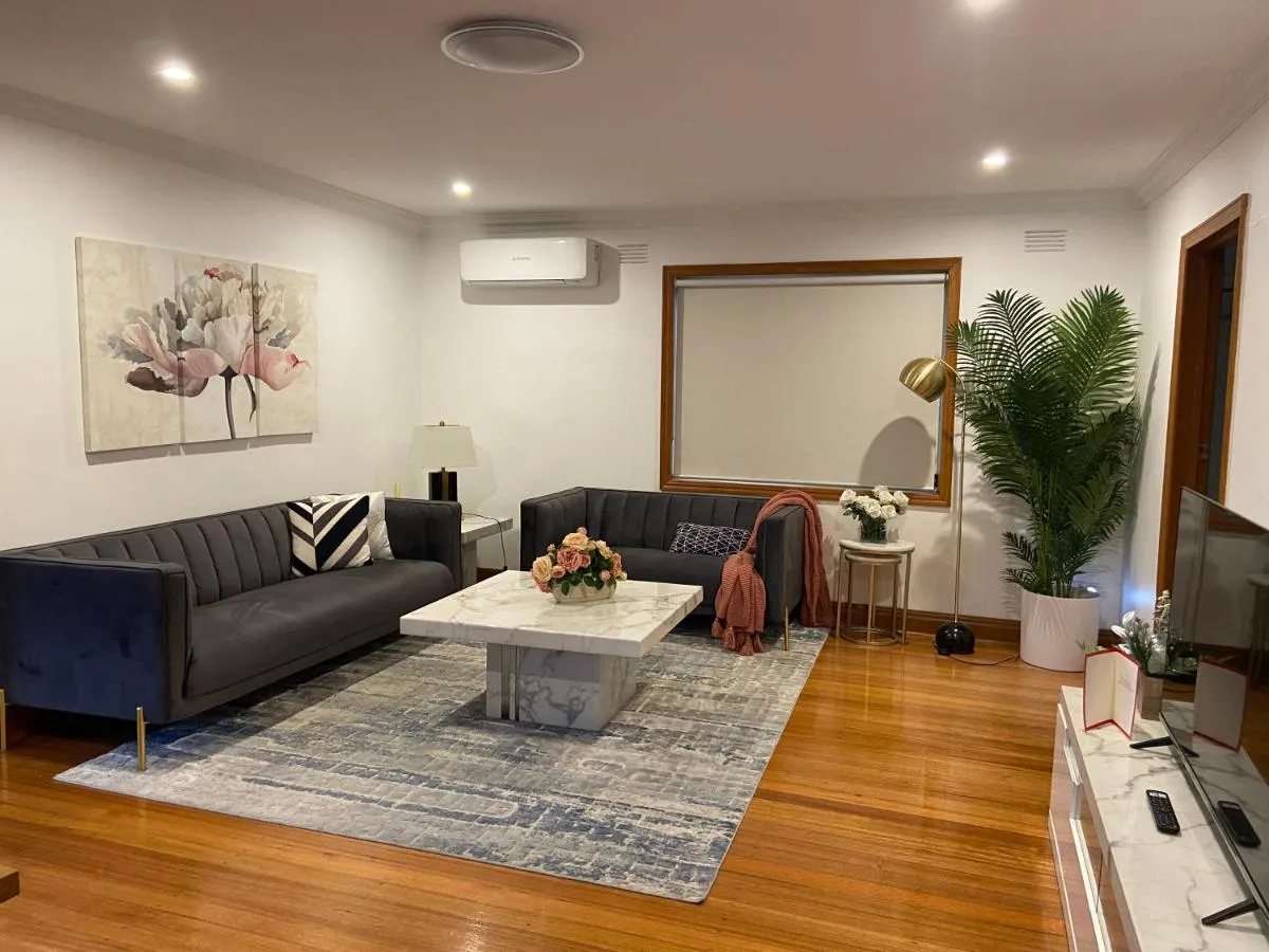 Style/Comfort/Spacious 4 bedroom house plus study — 2