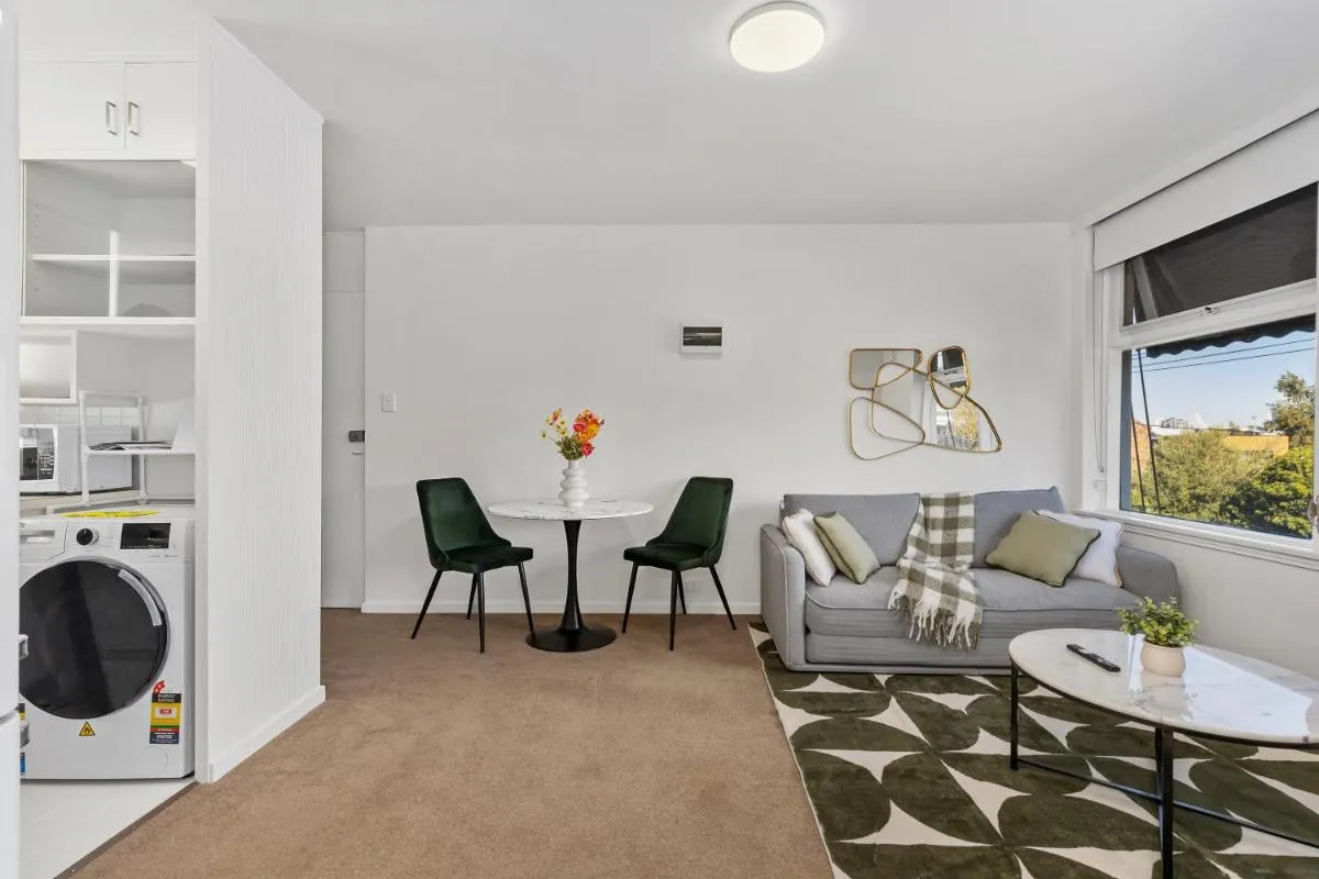 Stylish 1BR near MCG and Rod Laver Arena w Parking — 4