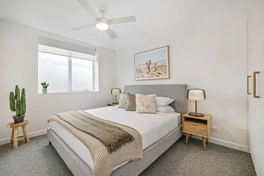 Stylish 2- Bedroom Unit near parks, shopping and dining — 2