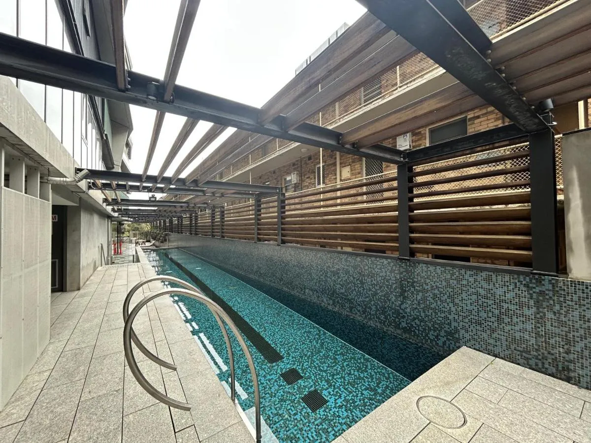 Stylish 2br Apt Facing Albert Parkpoolparking — 4