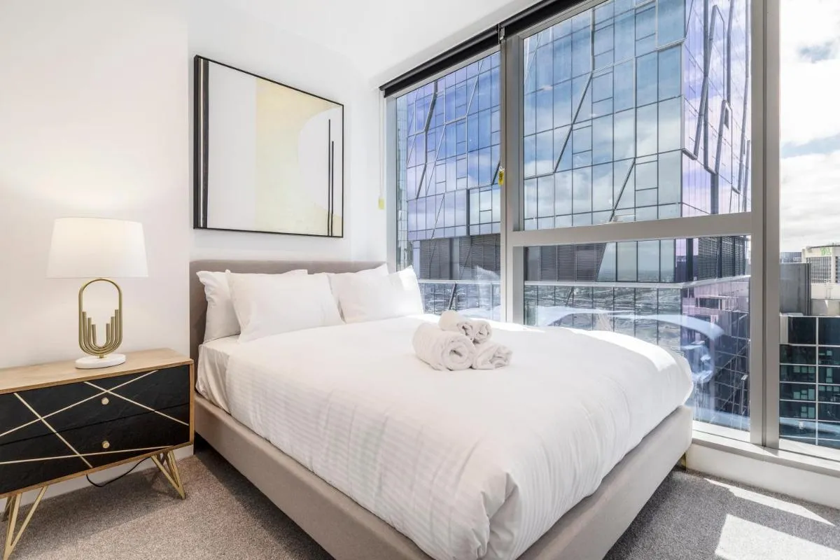 Stylish Apt in West Side Place Best Location! — 2