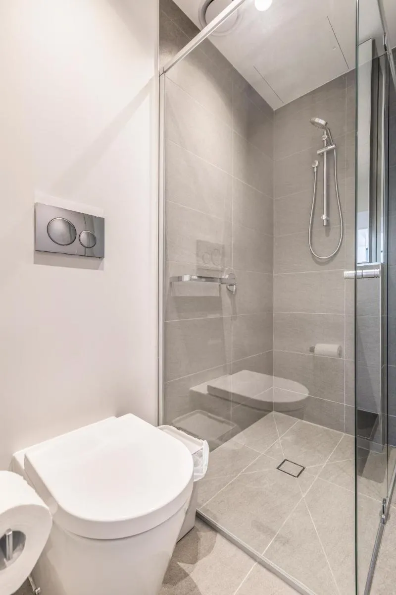 Stylish Apt in West Side Place Best Location! — 4