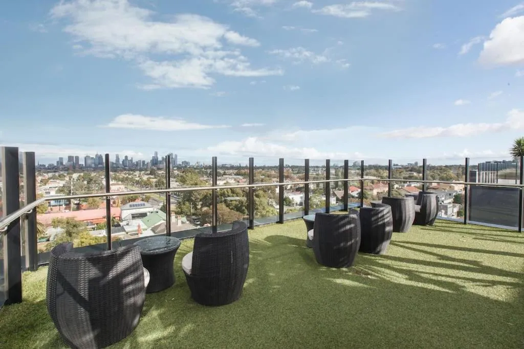 Stylish Apt w/ Stunning Rooftop Views & Hot Tub — 2