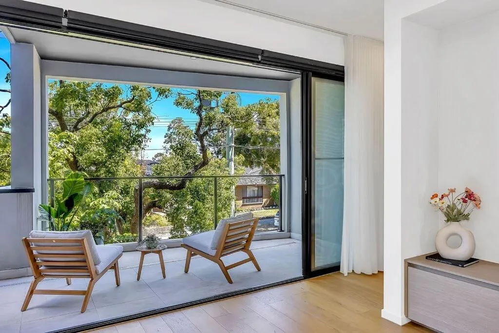 Stylish Three-Story Getaway with Balcony – Clayton