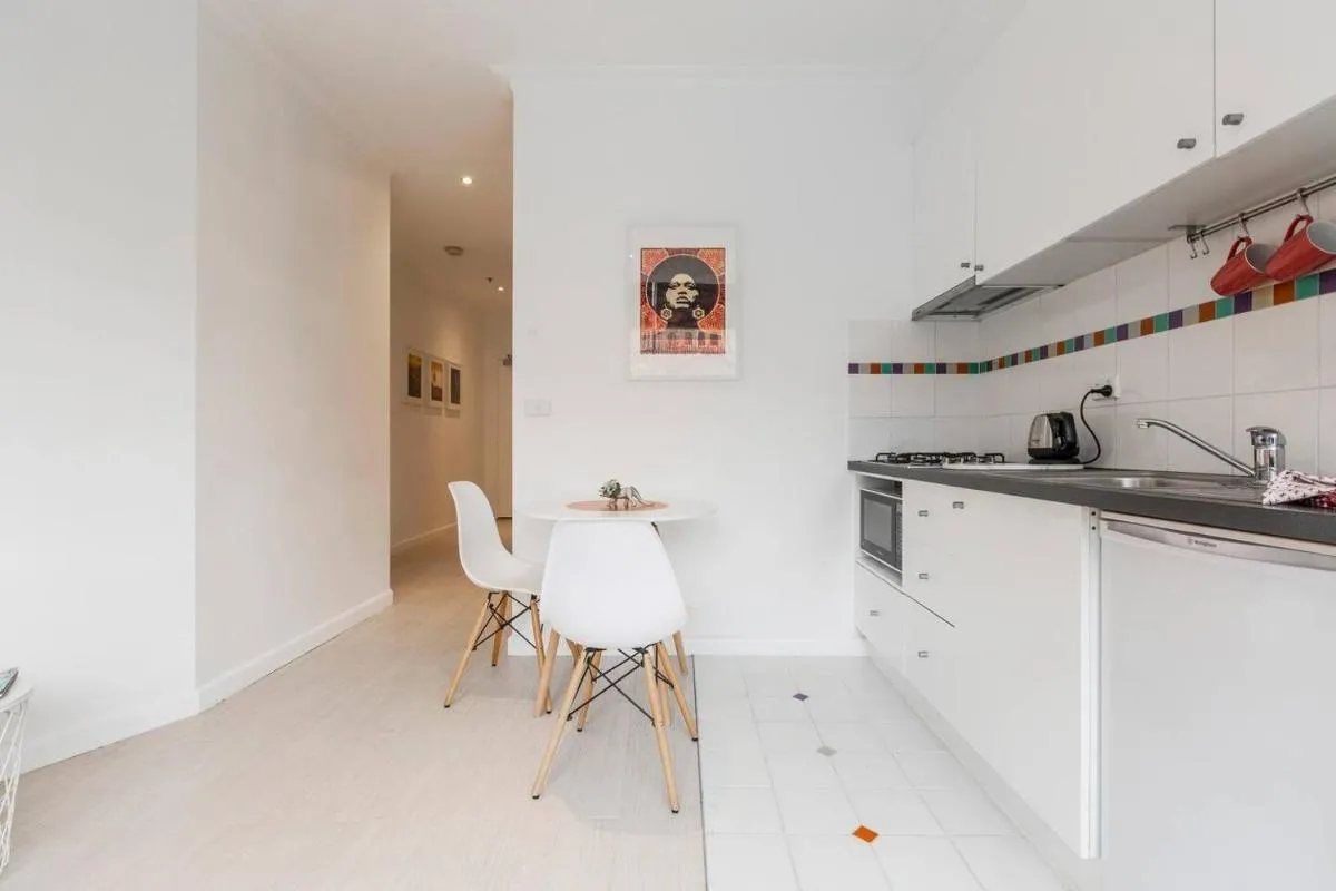 Stylish Treetop Escape on Buzzing Swanston Street — 4