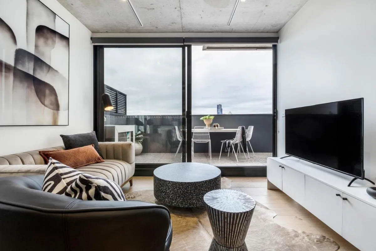 Suave Condo in Trendy PrahranSteps to Greville St — 5