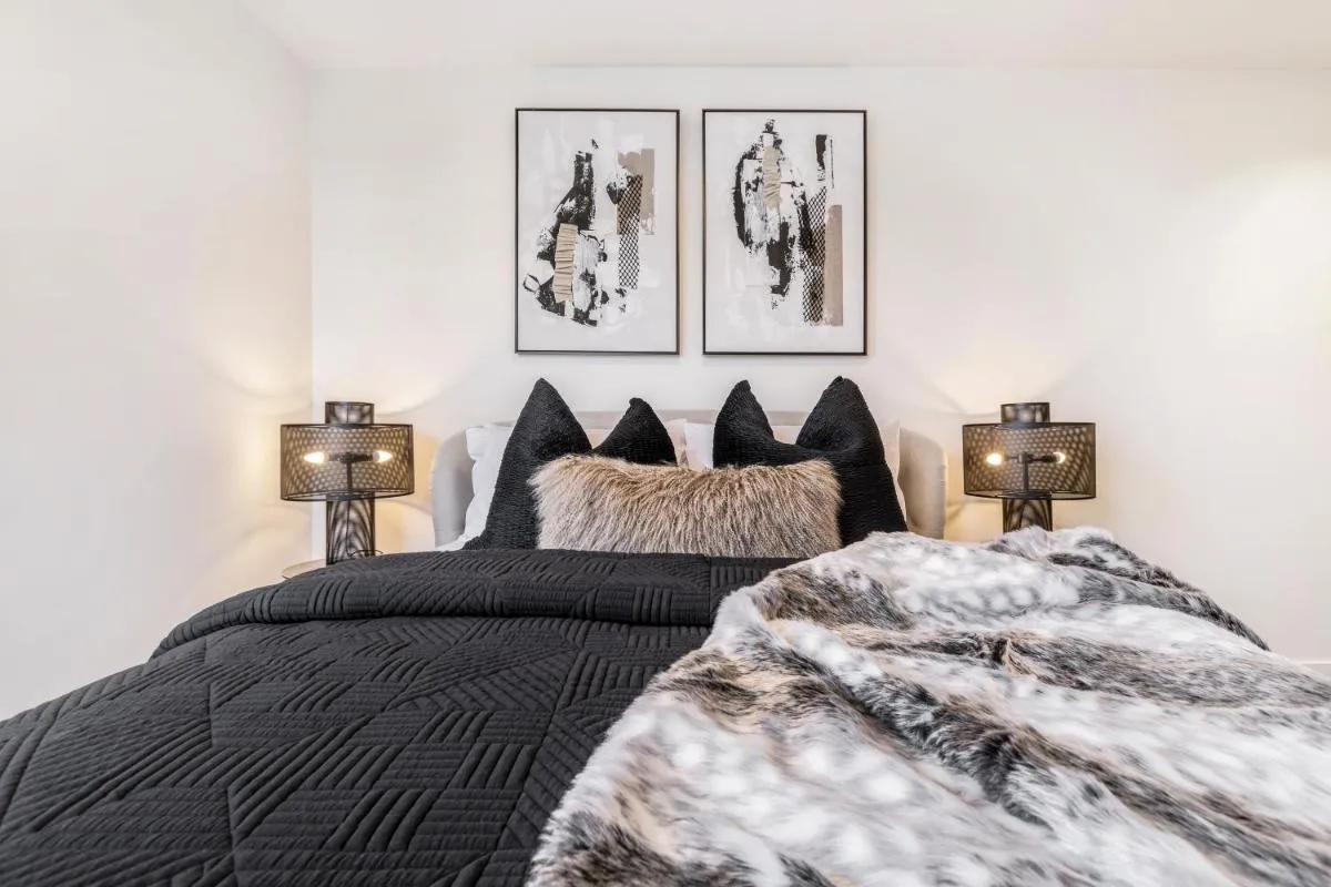 Suave Condo in Trendy PrahranSteps to Greville St — 2
