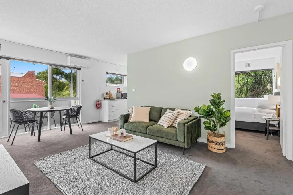 Sublime 1-Bed Apartment by Royal Park