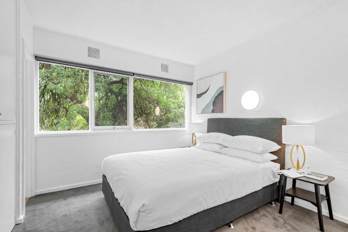 Sublime 1-Bed Apartment by Royal Park — 4