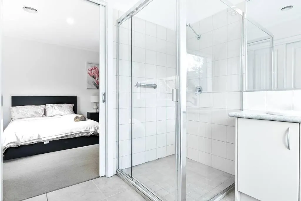 Suburb best family house Melbourne east — 3