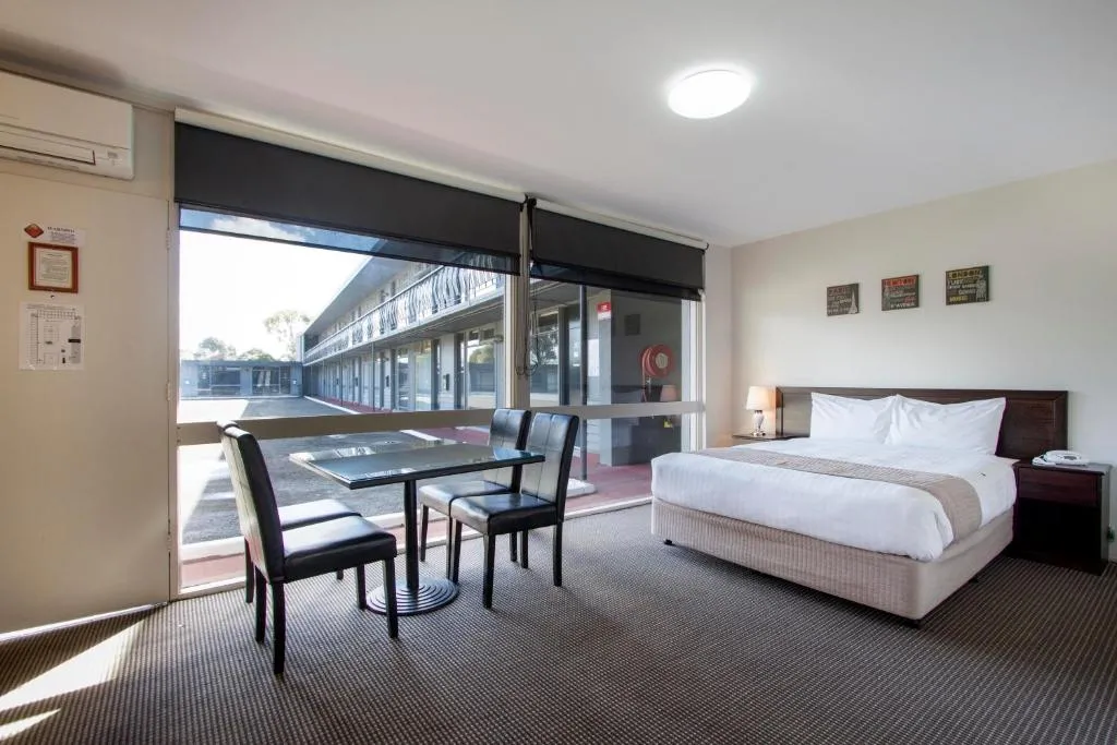 Sunshine Motor Inn