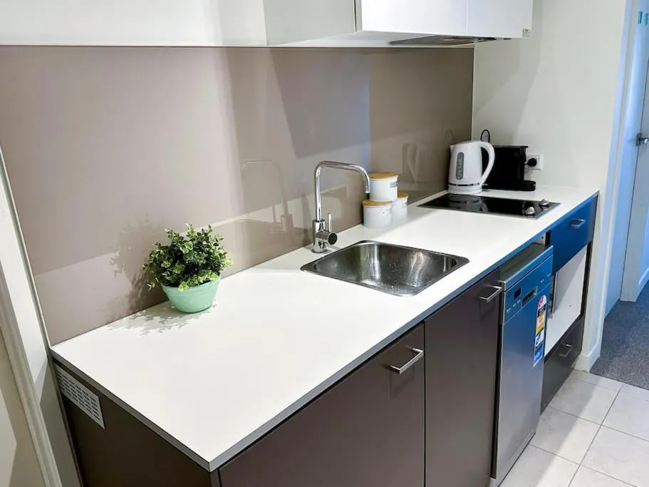 Superb Views Overseeing Albert Park 1BR Apartment — 4