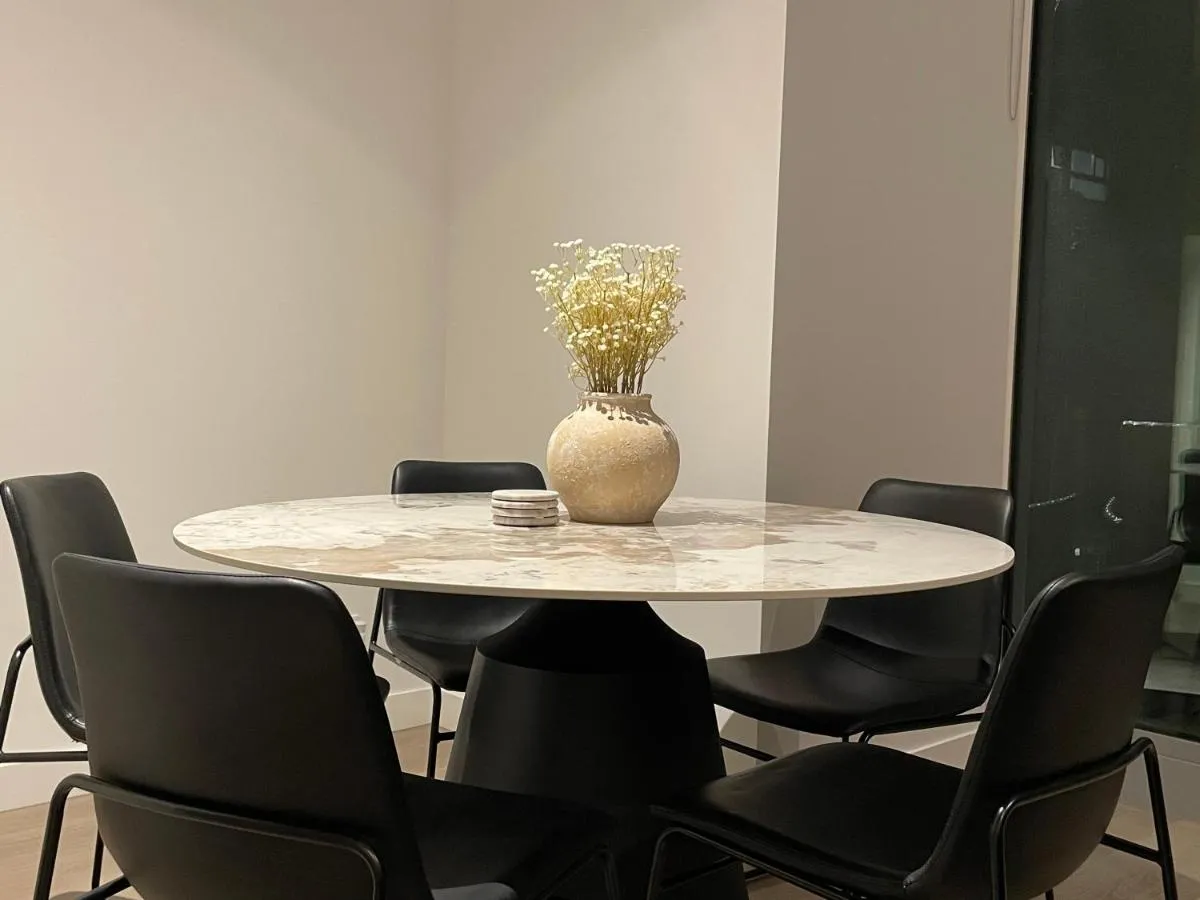 Superior 3 Bedroom Apartment in Melbourne CBD — 2