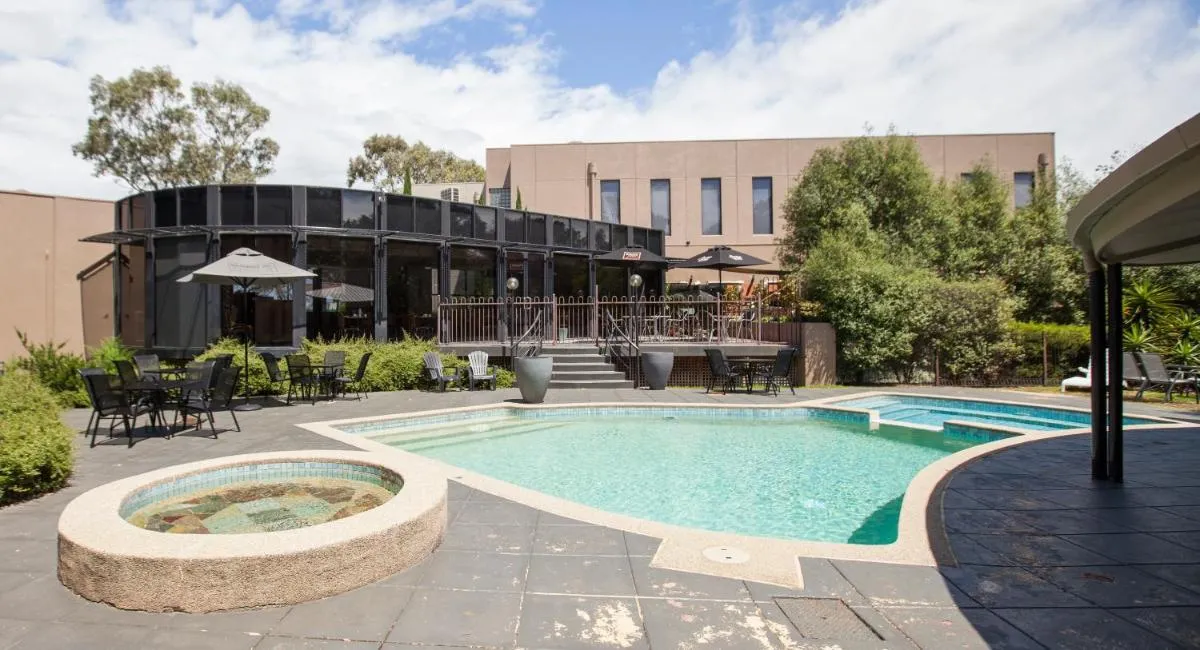 The Dingley Hotel — 4
