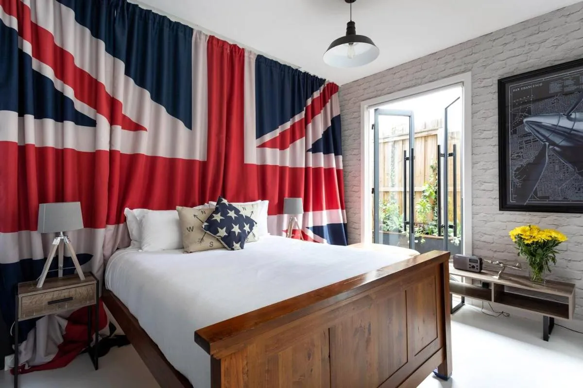 The Kings Domain at The House of Windsor by Ready Set Stay – Ground Level — 3