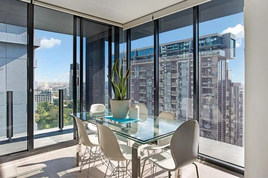 The Looking Glass – Sub-Penthouse Style in the CBD