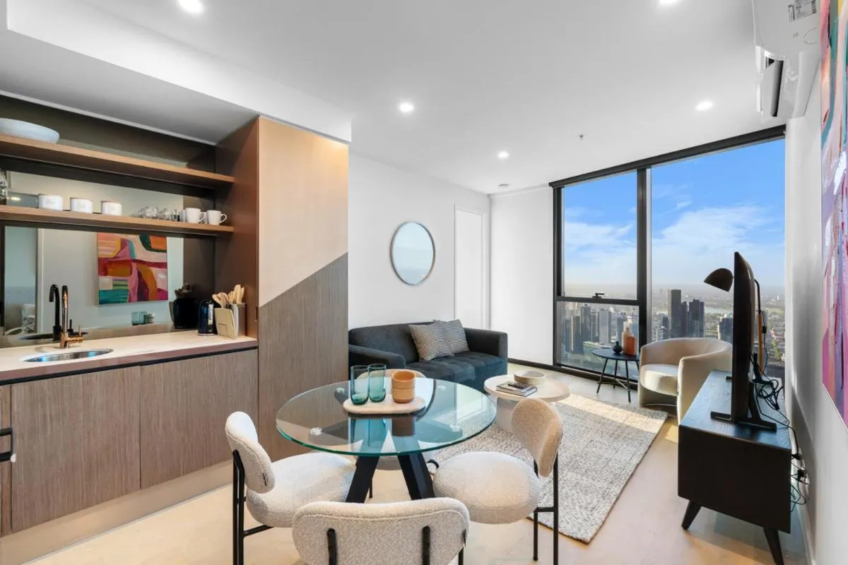 The Skyline – 68F 2B1B Skyhome opposite Southern Cross Station inside Free Tram Zone — 3