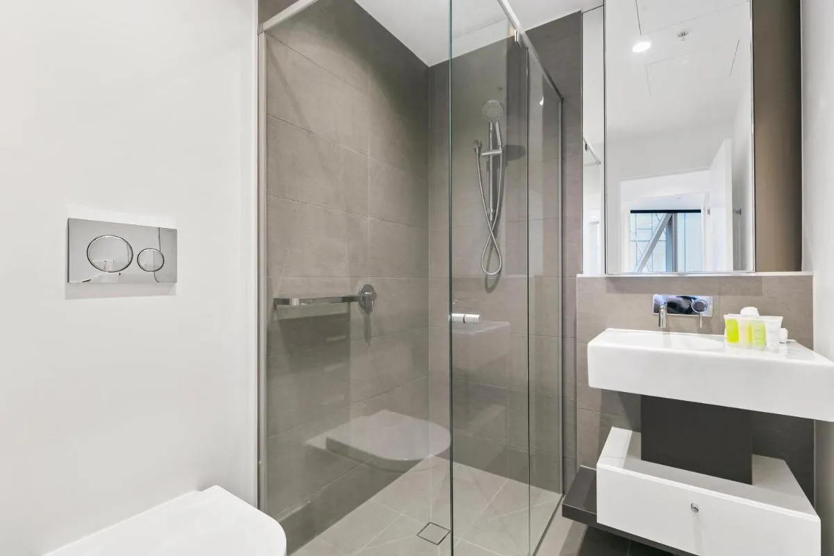 Top Floor Apt In Best Location w Gym, Pool & WiFi — 3