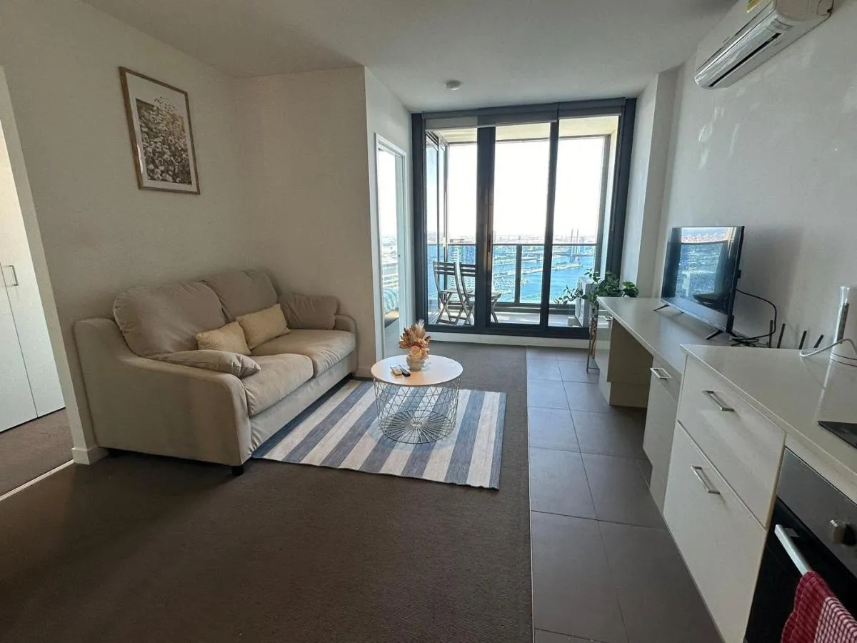 Top-Floor Luxury 1B1B apt L44 with Spectacular City Views — 2