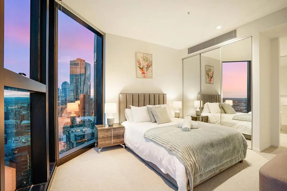 Top-Tier 2 bdrm City View Southbank Apt 47th floor — 2