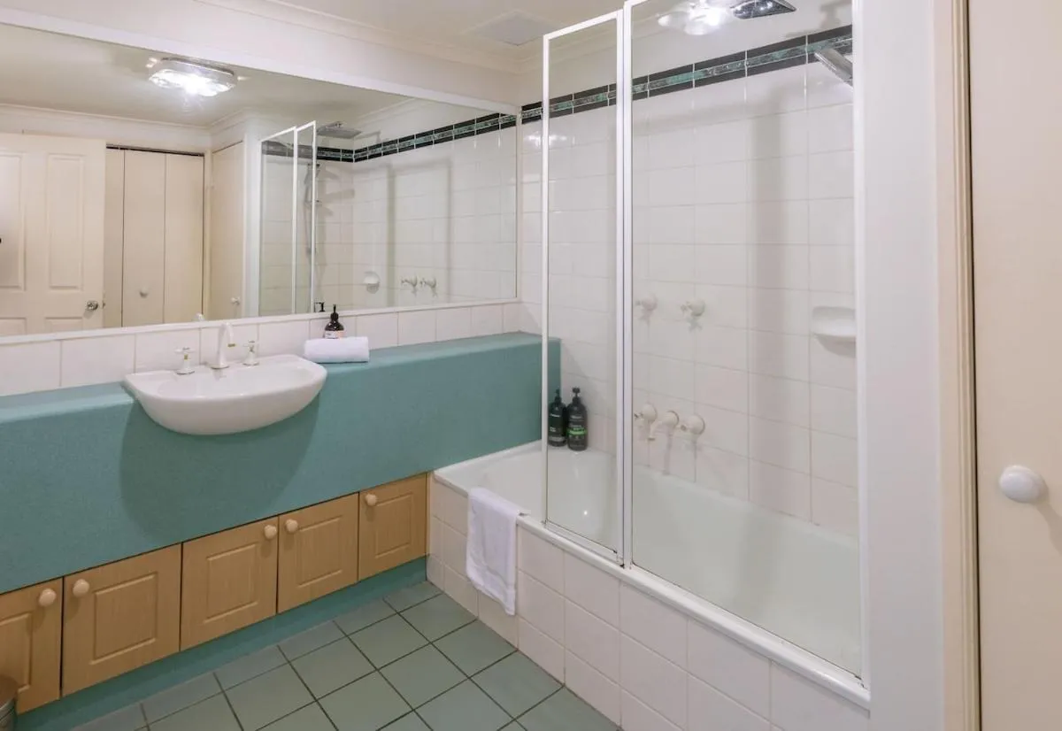 Tranquil Oasis 2 bdrm pool tennis gym — 3