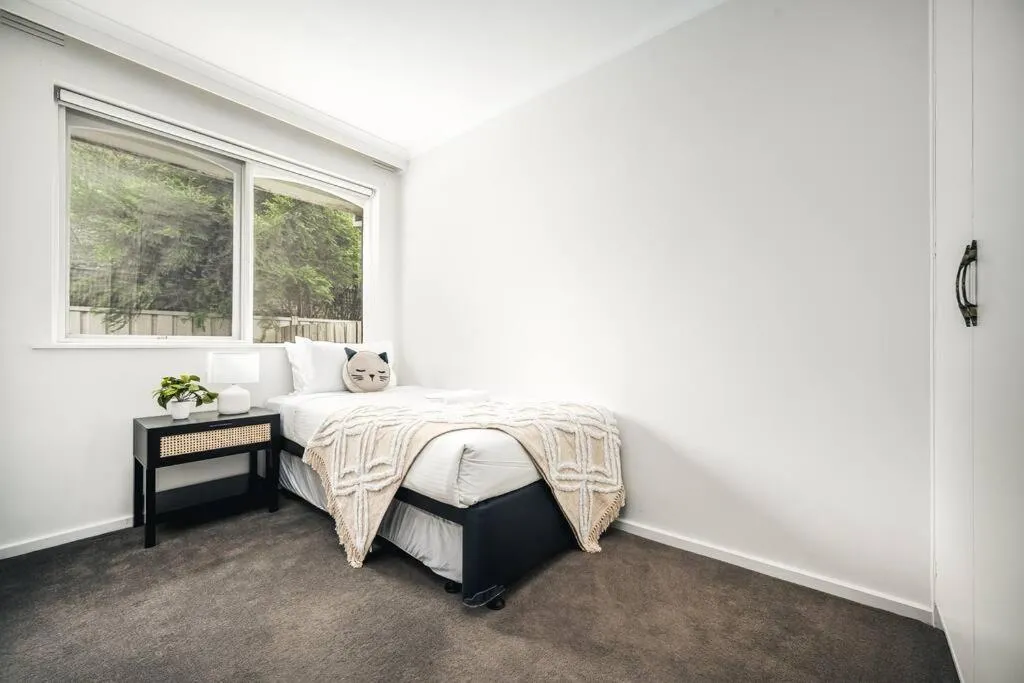 Ultra-convenient 2 Bedroom Gem at Chadstone — 2