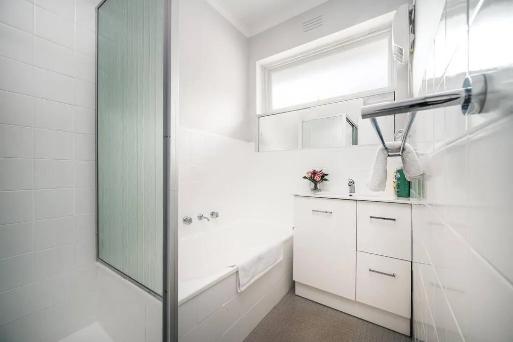 Ultra-convenient 2 Bedroom Gem at Chadstone — 3