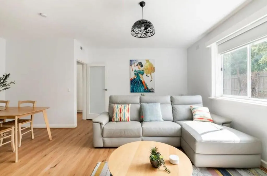 Unwind in style only 7km from CBD