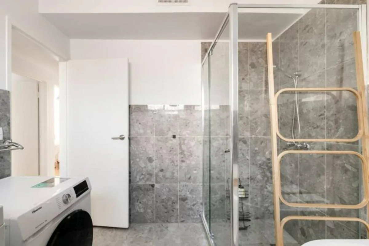 Unwind in style only 7km from CBD — 3