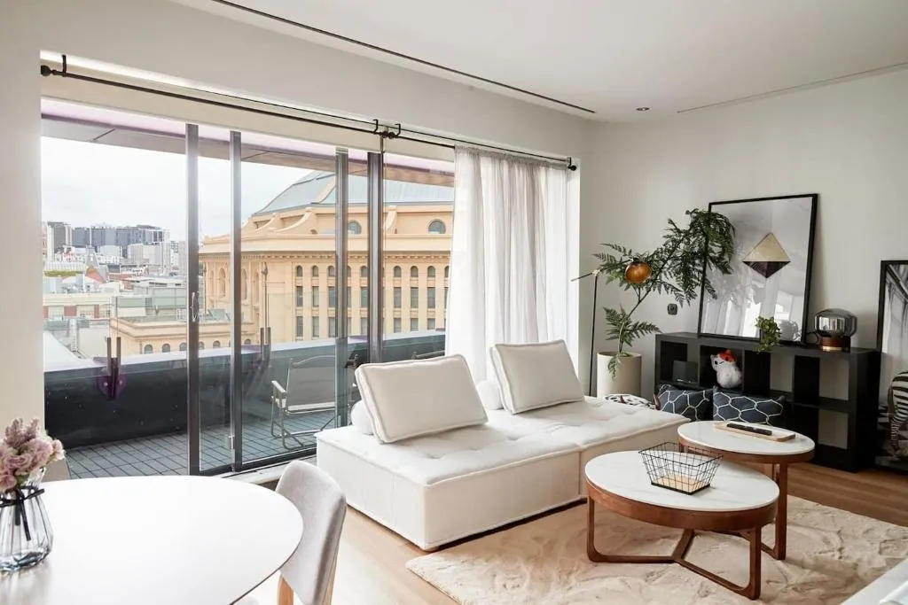 Urban Artistry Loft – A Haven Above the Bustle