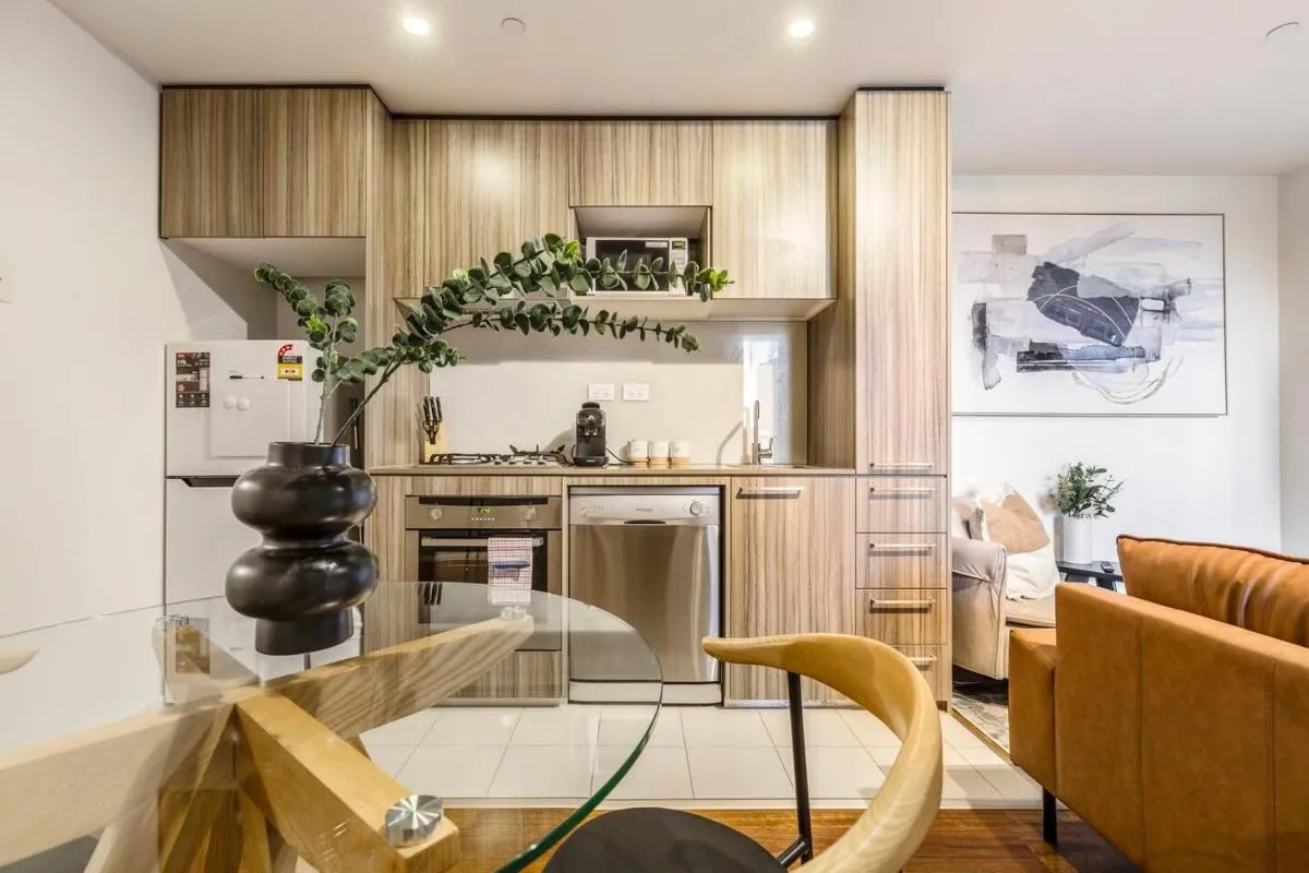 Urban Hideaway in Melbourne’s Epicentre — 4