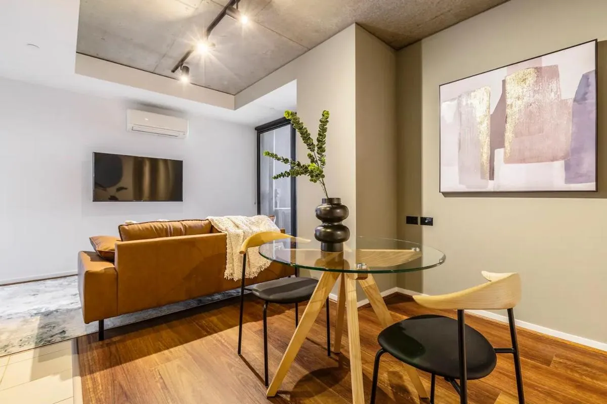 Urban Hideaway in Melbourne’s Epicentre — 5
